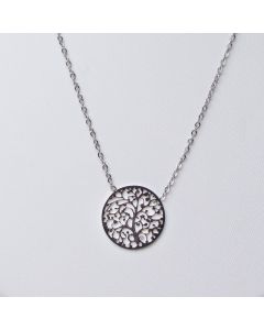 Collier les feuilles de l'arbre